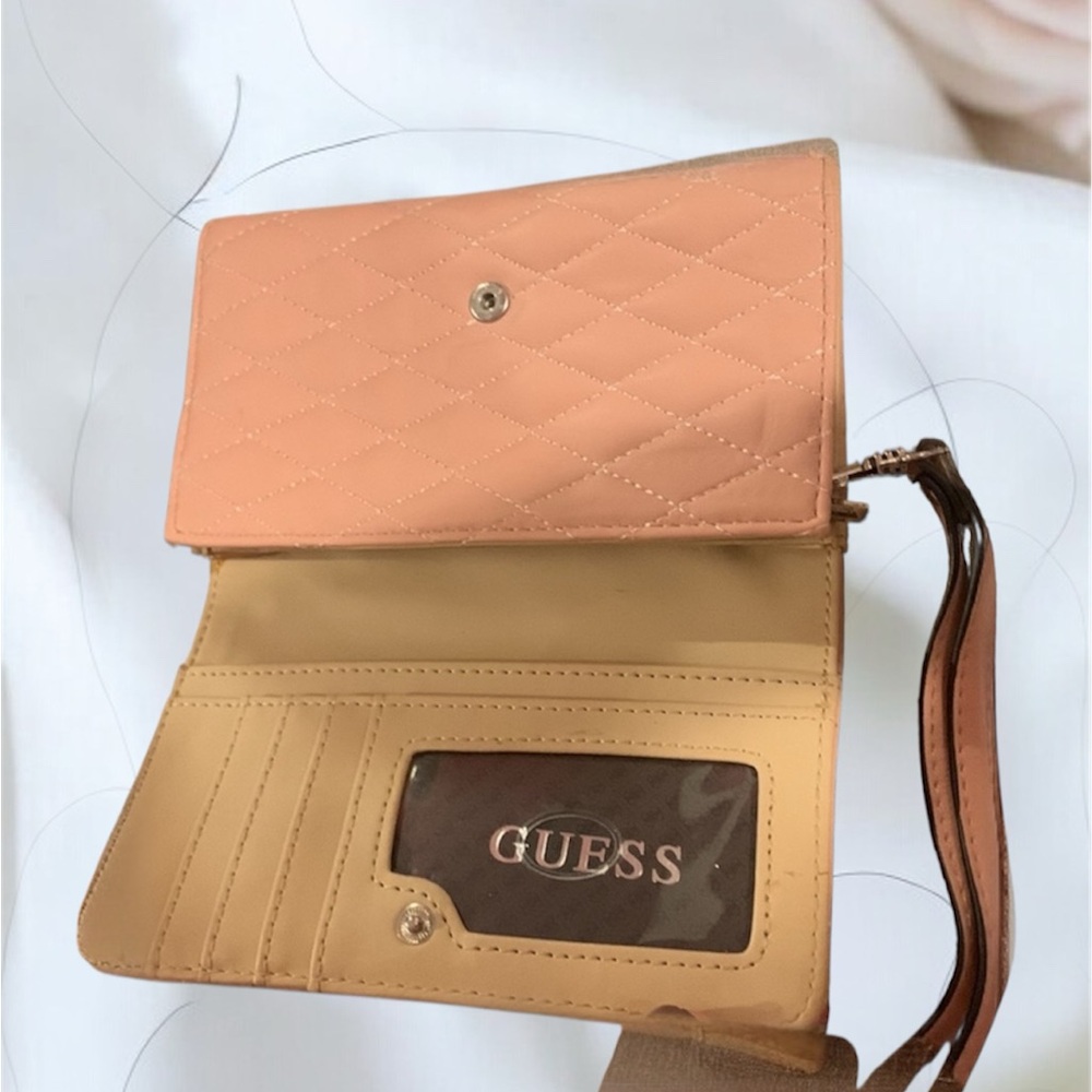 Guess Pink Blush Quilted Wristlet Like New
Trending - Picture 3 of 7